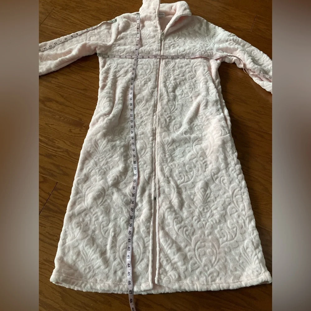 Miss Elaine Embossed Fleece Long Zip Robe Medium Pink Front Pockets